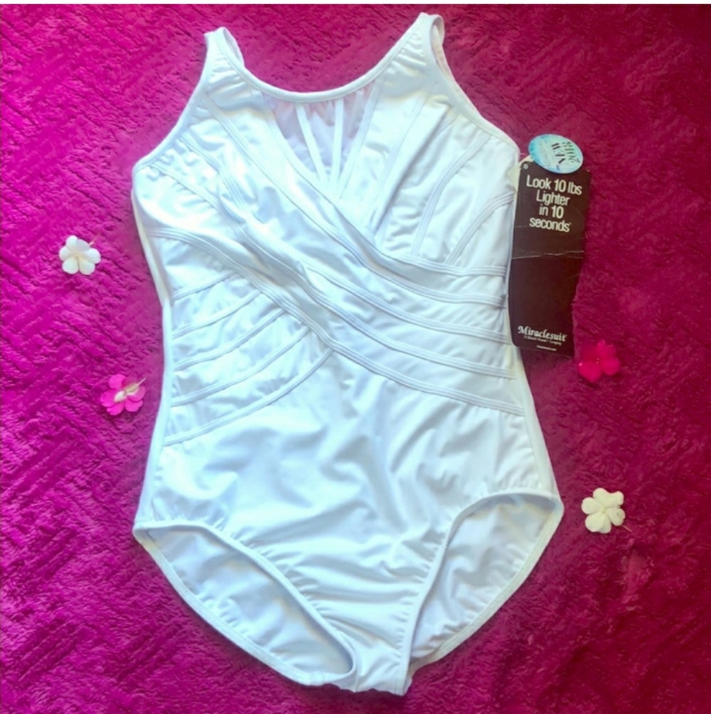 ⚘Firm⚘NWT MiracleSuit In White